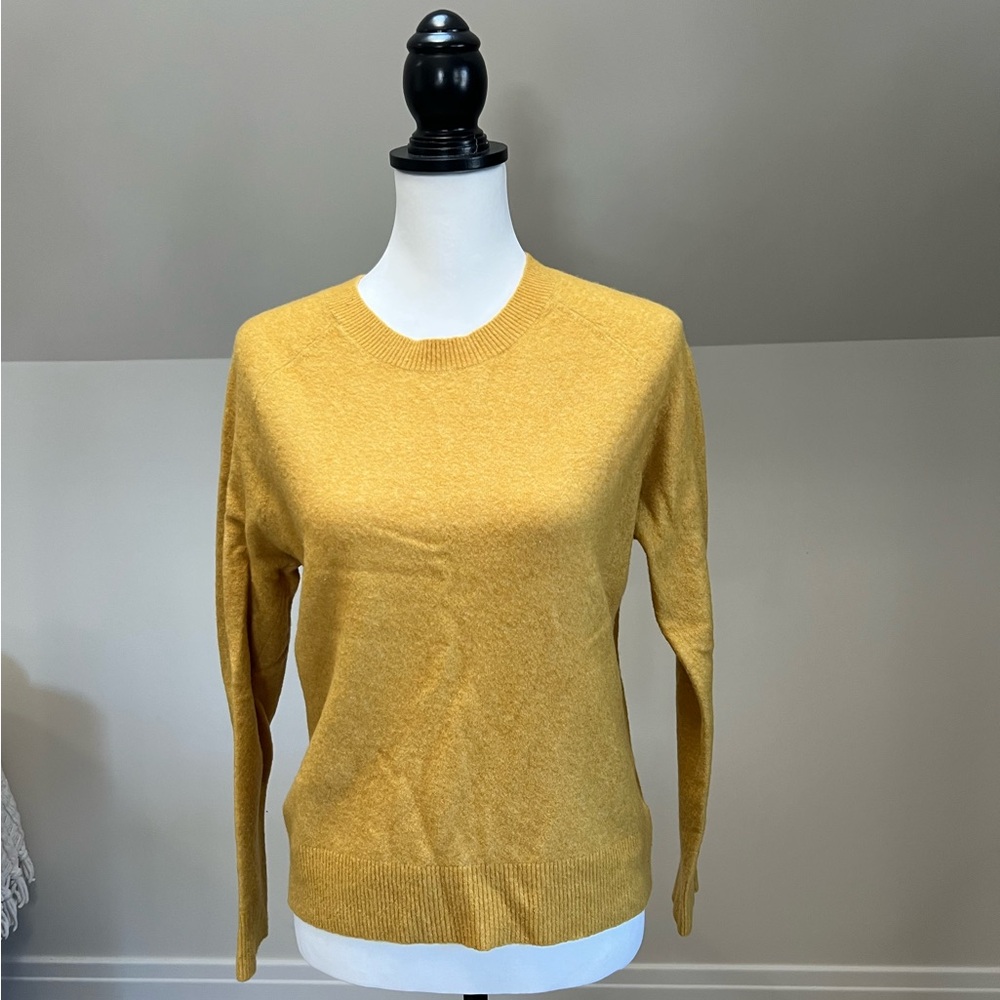 Athleta crew neck sweater - size small